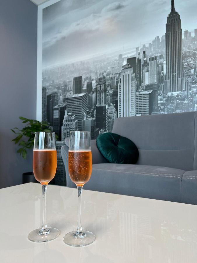 Krasta Free Parking With & River View * Riga