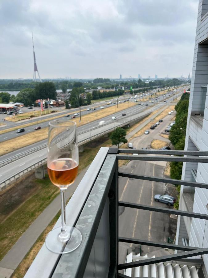Krasta Free Parking With & River View Riga