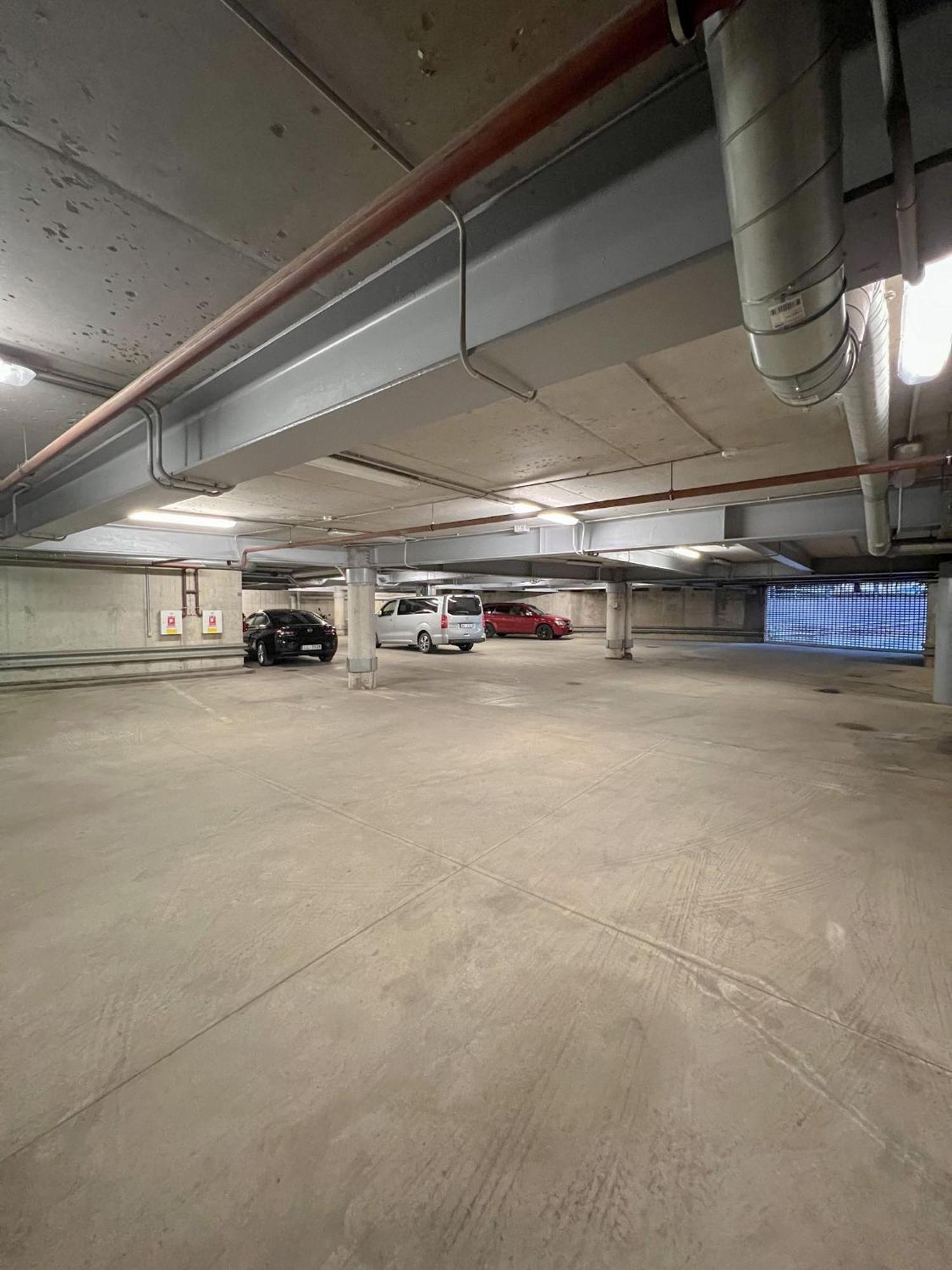 Krasta Free Parking With & River View * Riga