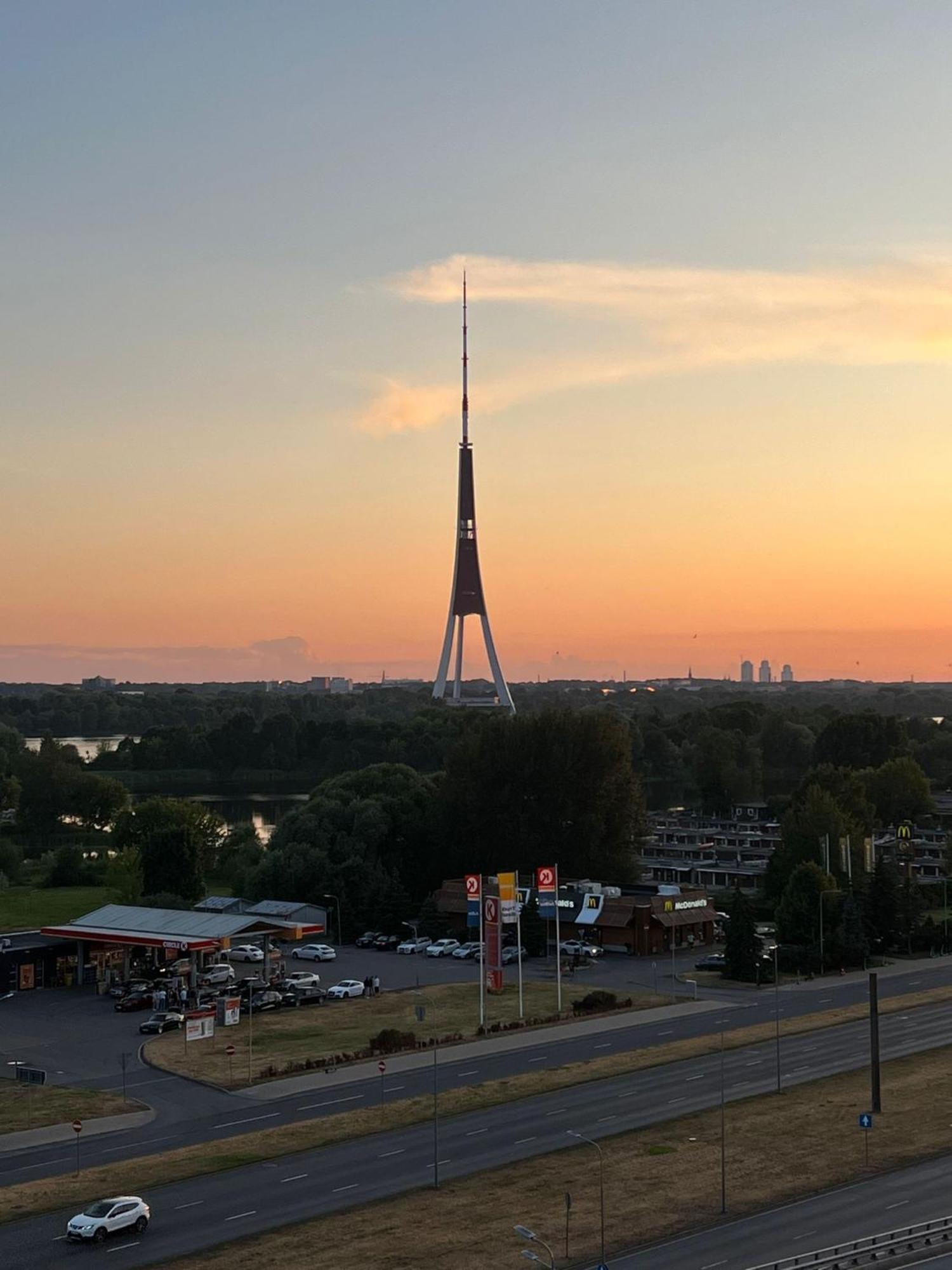 Krasta Free Parking With & River View Riga