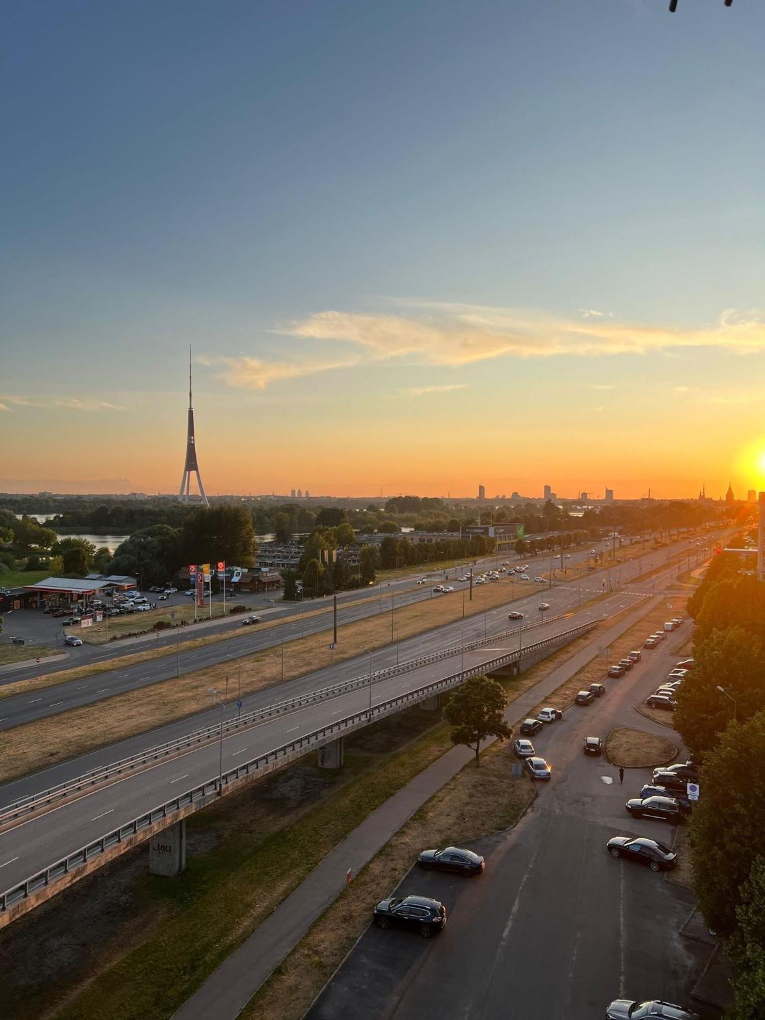 Krasta Free Parking With & River View Riga