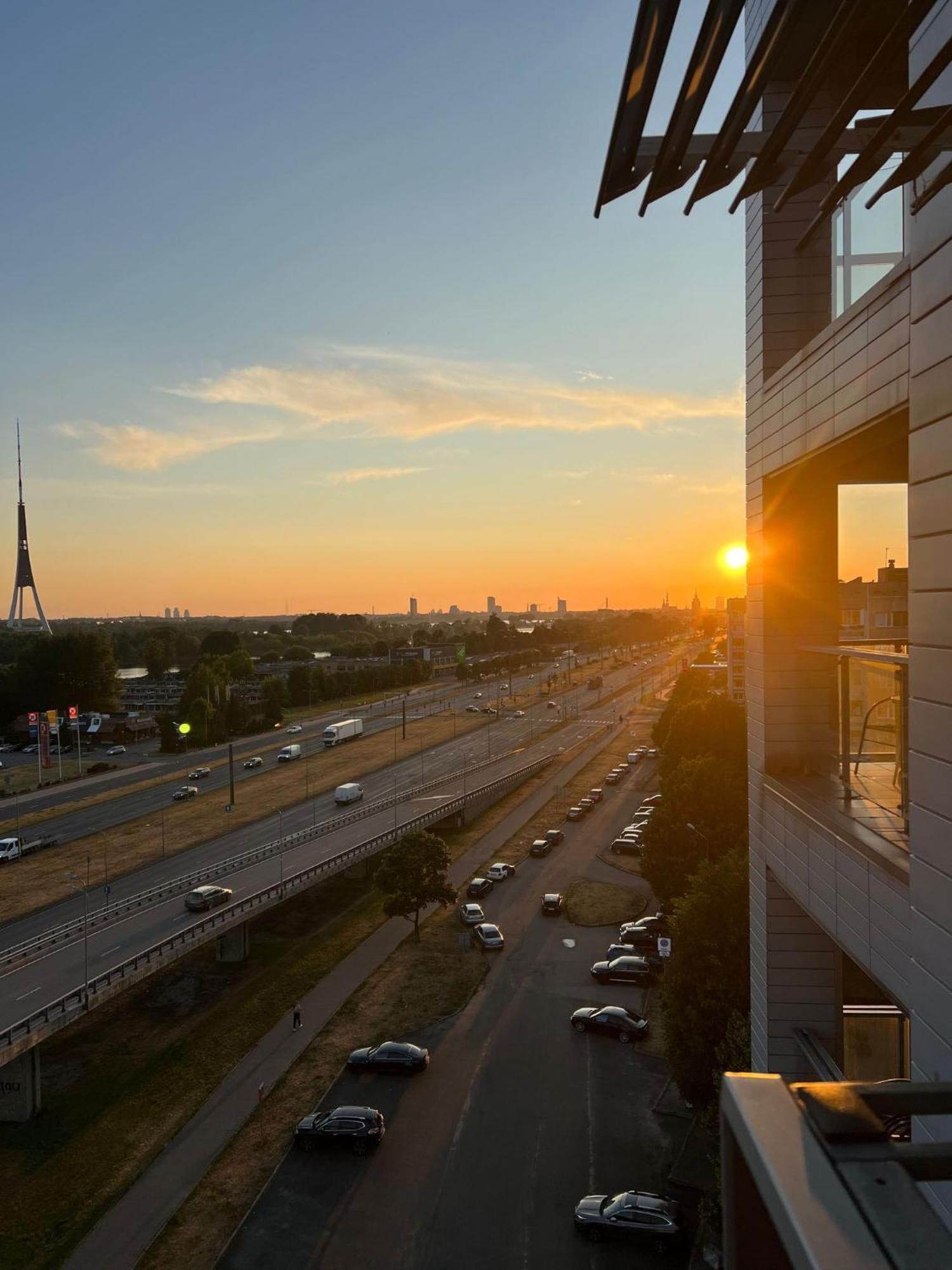 Krasta Free Parking With & River View * Riga